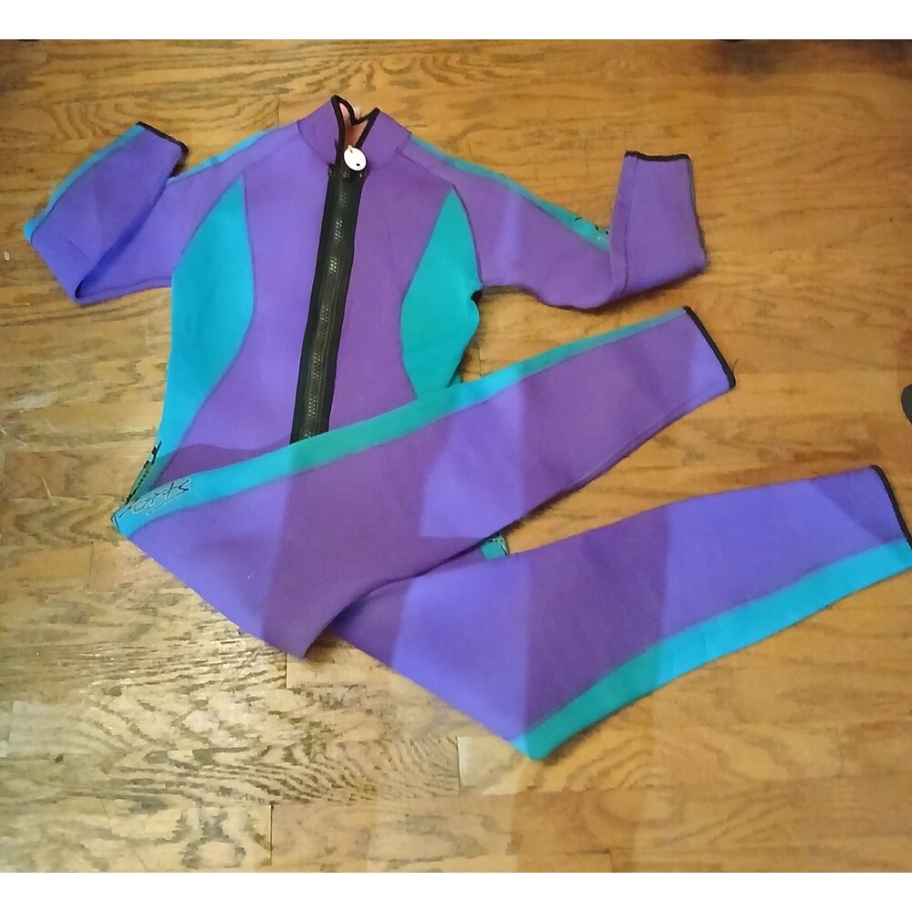 Scuba diving wet suit